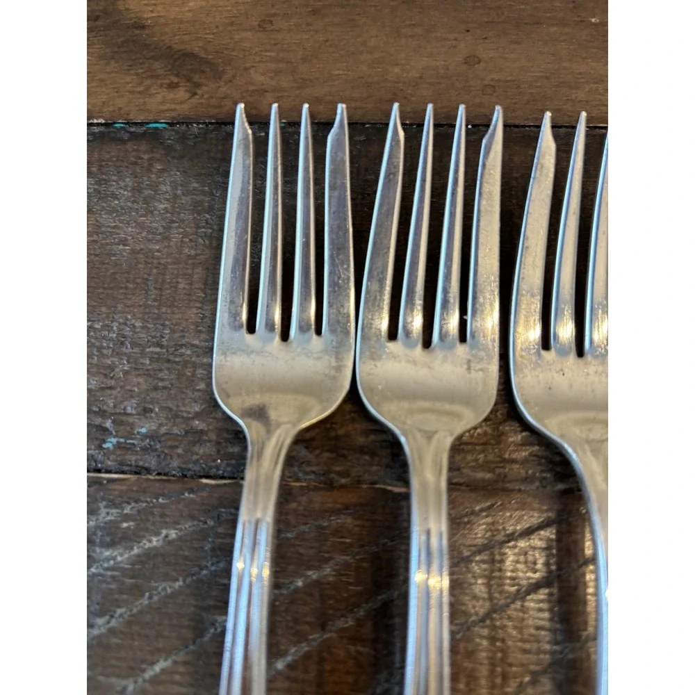 International Silverplate Co. XII 8 Salad Forks & 1 Dinner‎ Fork FLATWARE